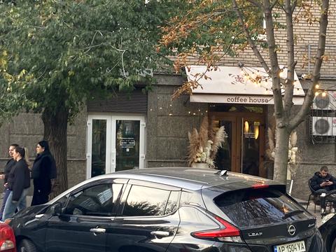 комерційна за адресою Незалежної України вул. (40 років Радянської України), 68-А