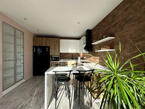 квартира по адресу Князя Романа Мстиславича ул. (Генерала Жмаченка), 28