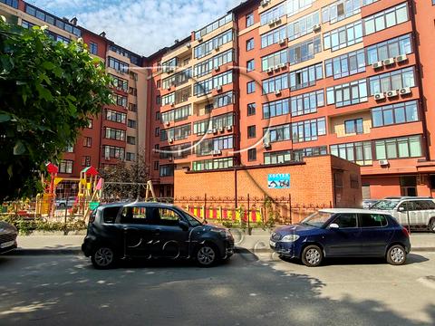 квартира за адресою Академіка Єфремова вул. (Командарма Уборевича), 8-А