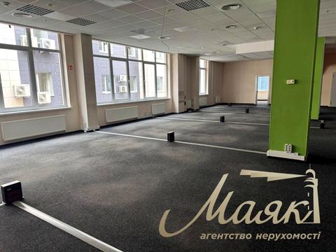 комерційна за адресою Фізкультури вул., 30в