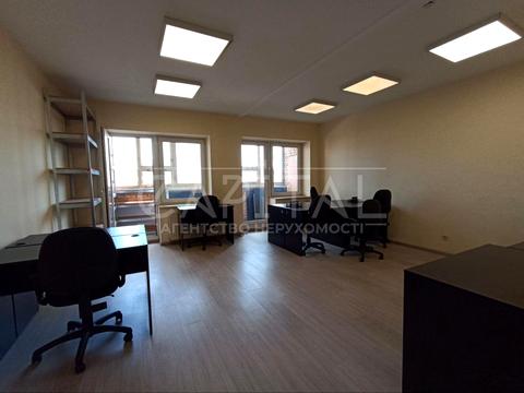 комерційна за адресою Велика Васильківська вул. (Червоноармійська), 9/2