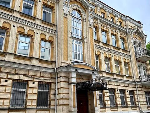 комерційна за адресою Михайлівська вул., 12-Б