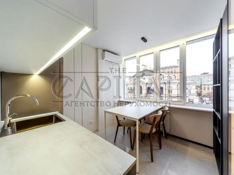 комерційна за адресою Володимирська вул., 51/53