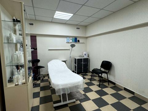 комерційна за адресою Зодчих вул., 40