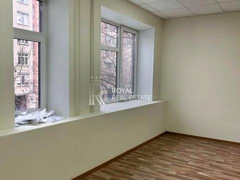 комерційна за адресою Михайлівська вул., 16