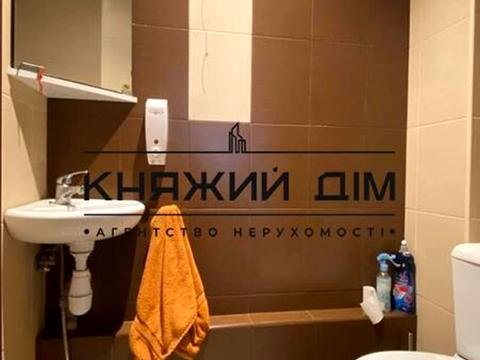 квартира за адресою Лариси Руденко вул., 21