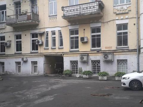 комерційна за адресою Музейний пров., 8-Б
