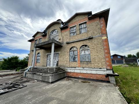 комерційна за адресою Суворова вул., 1