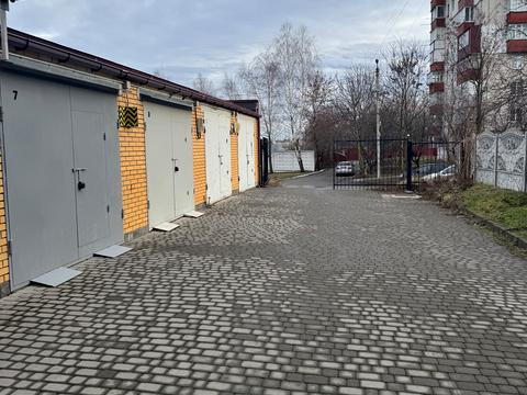 паркомісце за адресою Озерна вул., 14
