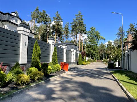 дом по адресу салютна