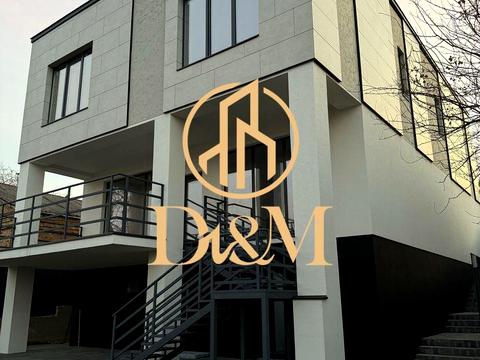 будинок за адресою Листопадна вул.