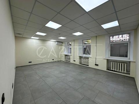 комерційна за адресою Володимирська вул., 6