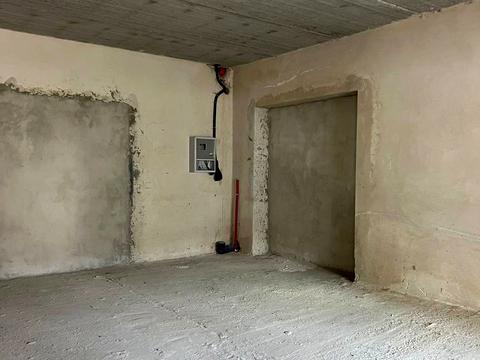комерційна за адресою Височана вул., 18