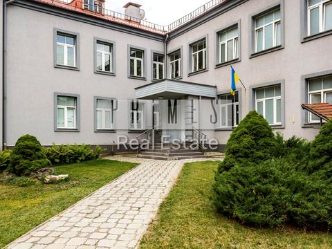 комерційна за адресою Стадіонна вул., 5