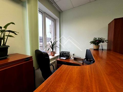 комерційна за адресою Травнева вул., 35