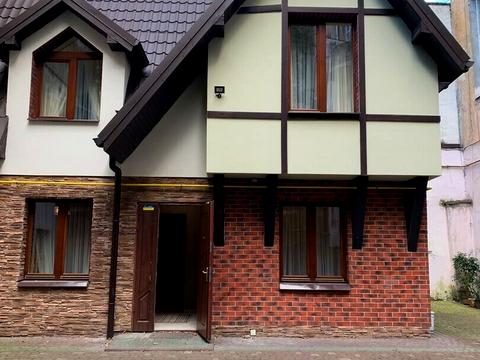 будинок за адресою Академіка Володимира Гнатюка вул. (), 22