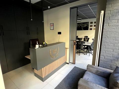 комерційна за адресою Набережно-Хрещатицька вул., 35В