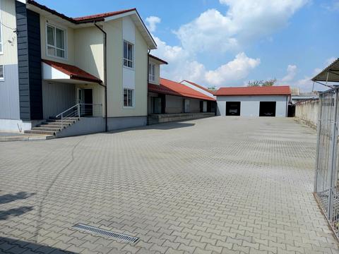 комерційна за адресою Романа Шухевича, 2б