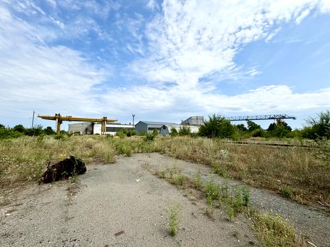 комерційна за адресою Центральна вул., 28