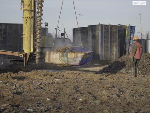 коммерческая по адресу василя  Стрейпса, 1
