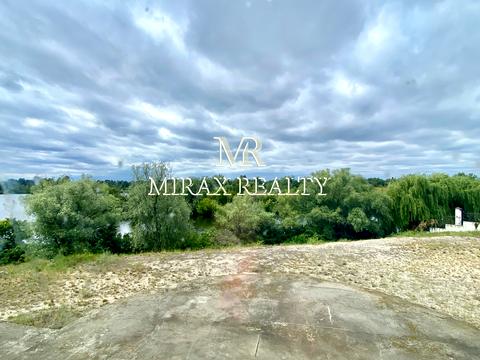 будинок за адресою с. Вишеньки, Набережна, 1