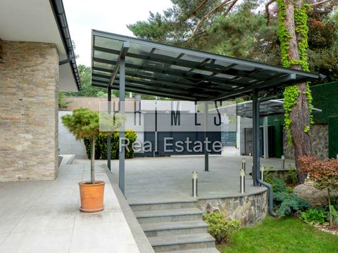 будинок за адресою Молодіжна вул.