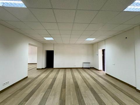 комерційна за адресою Тітова вул., 5