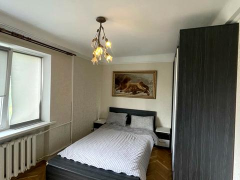 квартира за адресою Лаврська вул. (Січневого Повстання), 4
