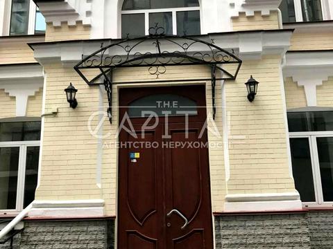 комерційна за адресою Дмитрівська вул., 44-Б