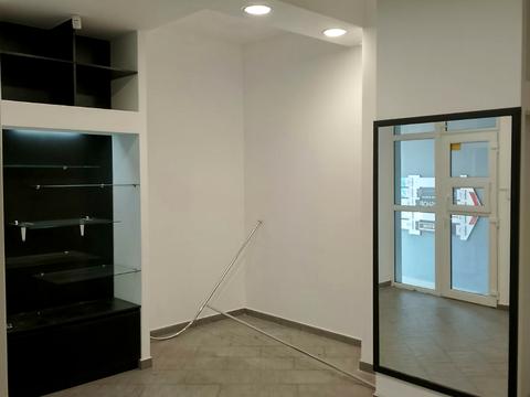 комерційна за адресою Незалежності вул., 32 а