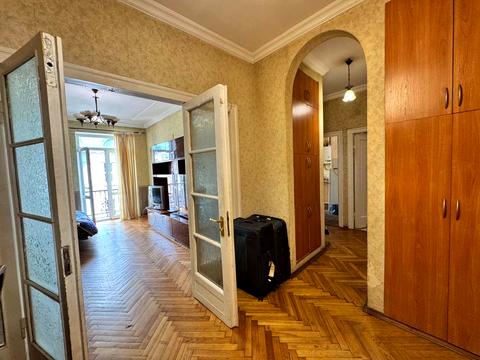 квартира за адресою Академіка Володимира Гнатюка вул. (), 3
