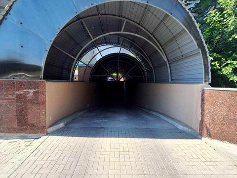 паркомісце за адресою Дмитра Яворницького просп. (Карла Маркса), 5