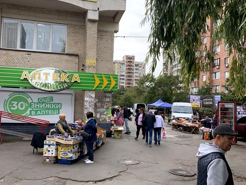 комерційна за адресою Ревуцького вул., 12-А