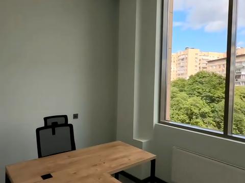 комерційна за адресою Князів Острозьких вул. (Московська), 32/2