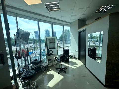 комерційна за адресою Набережна Перемоги вул., 10