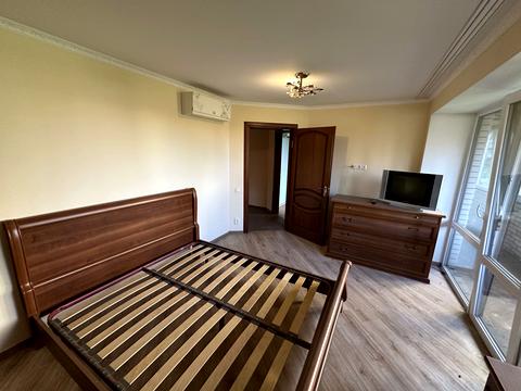 комерційна за адресою Агатангела Кримського вул., 5
