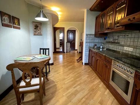 квартира за адресою Тарасівська вул., 20
