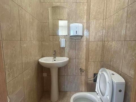 комерційна за адресою Дубенська вул., 142