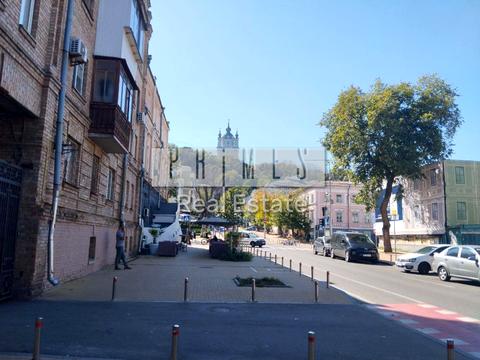 комерційна за адресою Андріївська вул., 7