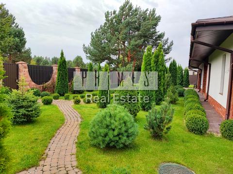 будинок за адресою Вишнева, 13