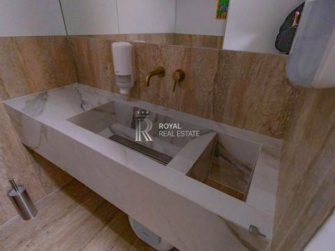 комерційна за адресою Саксаганського вул., 58