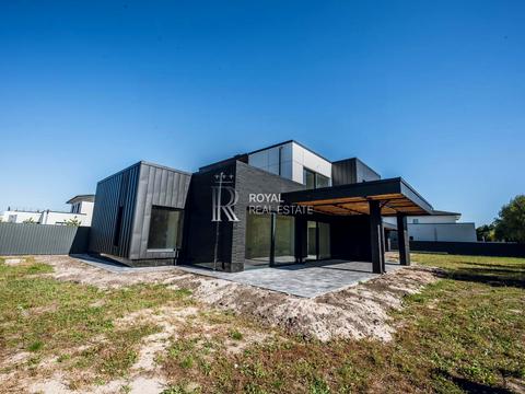 дом по адресу шкільна, 6