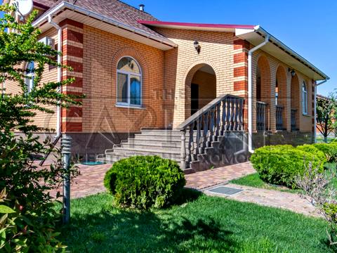 будинок за адресою Центральна вул., 1