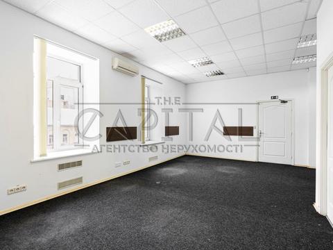комерційна за адресою Воздвиженська вул., 38