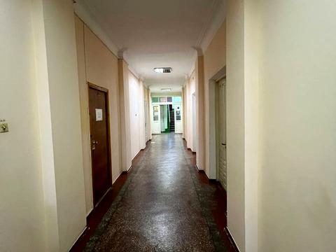 комерційна за адресою Визволення вул., 2