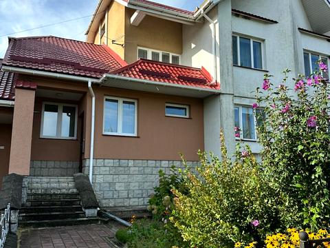 дом по адресу Острог, Університетська