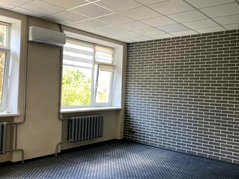 комерційна за адресою Академіка Євгена Лазаренка вул., 8
