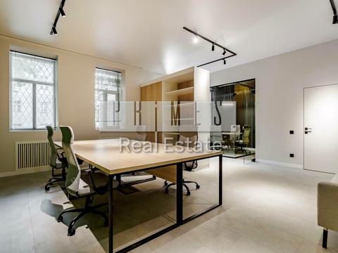 комерційна за адресою Богдана Хмельницького вул., 9