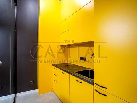 комерційна за адресою Богдана Хмельницького вул., 9