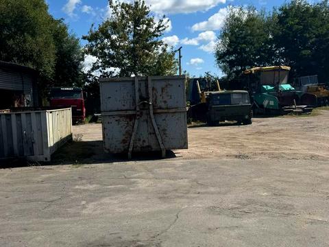 комерційна за адресою Айвазовського вул., 1а